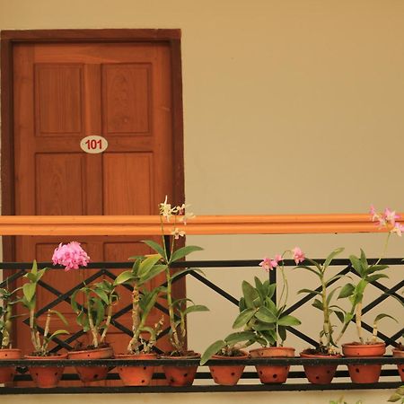 Golden Lotus Inle Hotel Nyaung Shwe Exterior foto