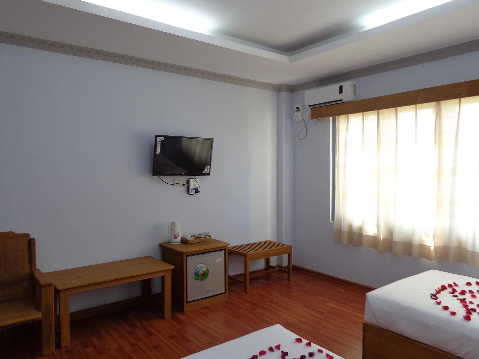 Golden Lotus Inle Hotel Nyaung Shwe Exterior foto