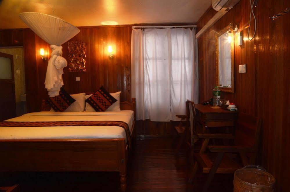 Golden Lotus Inle Hotel Nyaung Shwe Exterior foto