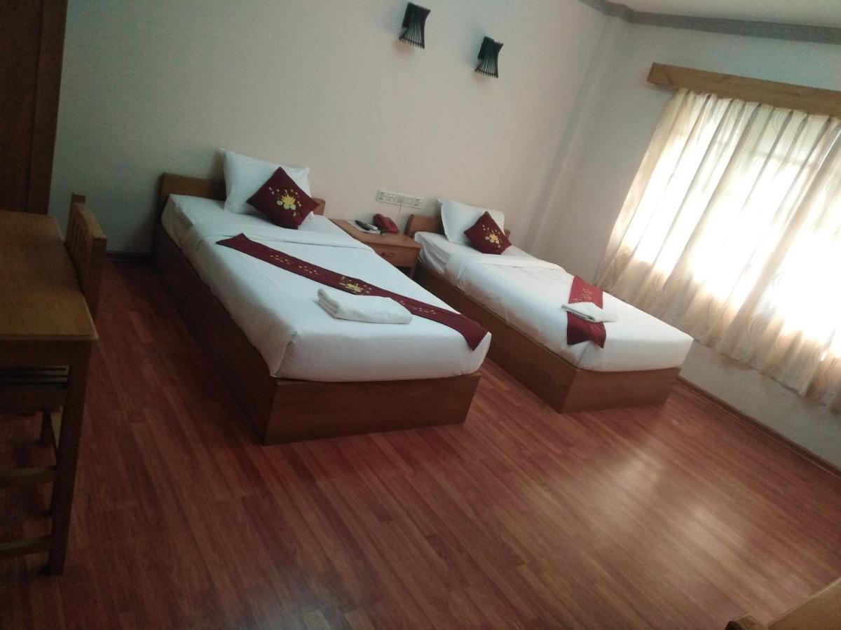 Golden Lotus Inle Hotel Nyaung Shwe Exterior foto